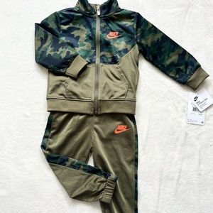 Nike 2 piece zip jacket jogger track suit New with tags green camo toddler